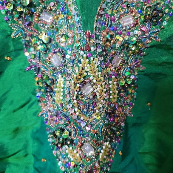 Elegant Green Embellished Dress, Size, Call Out In The Picture Under The Pits. - Picture 3 of 14